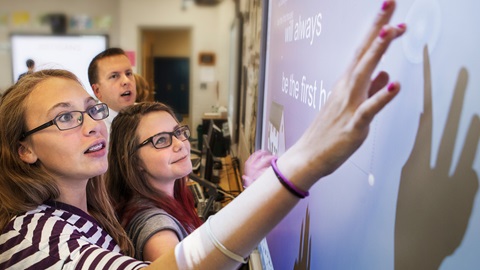 Tablice interaktywne i monitory interaktywne – zastosowanie w szkole